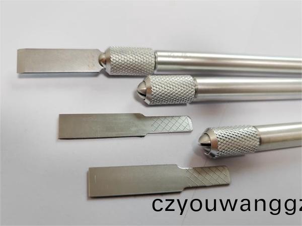 玻(bo)瓈(li)膠(jiao)鏟(chan)膠(jiao)刀（颳(gua)膠(jiao)刀）使用(yong)技(ji)巧(qiao)及(ji)常(chang)見(jiàn)問(wèn)(wen)題(ti)