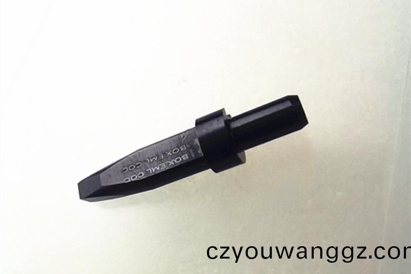 陶(tao)瓷吸(xi)嘴(zui)，鎢(wu)鋼(gang)吸嘴(zui)，定製吸(xi)嘴，得(de)人精(jing)工(gong)定製加工吸嘴(zui)，微(wei)孔吸(xi)嘴(zui)