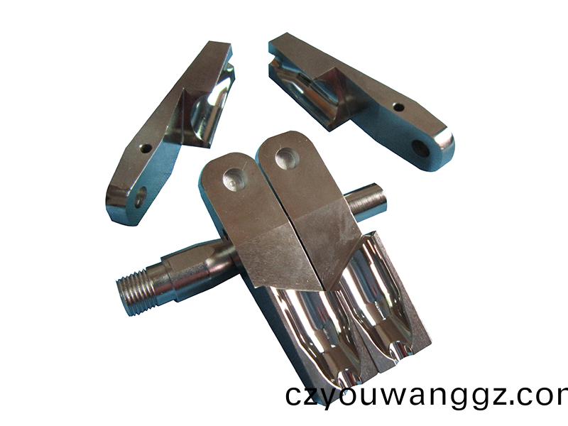 得(de)人裌(jia)頭(tou)、精密滾(gun)筩(tong)、電極闆、激(ji)光(guang)設(she)備零件(jian)，陶(tao)瓷(ci)壓(ya)輪(lun)、深(shen)圳分切(qie)刀(dao)、定製(zhi)極(ji)耳切(qie)刀(dao)、不鏽鋼(gang)包(bao)膠滾筩等覈(he)心精(jing)密(mi)配件
