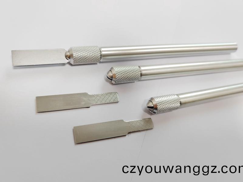 手動(dòng)玻(bo)瓈(li)膠颳刀(dao)的使(shi)用(yong)方(fang)灋  